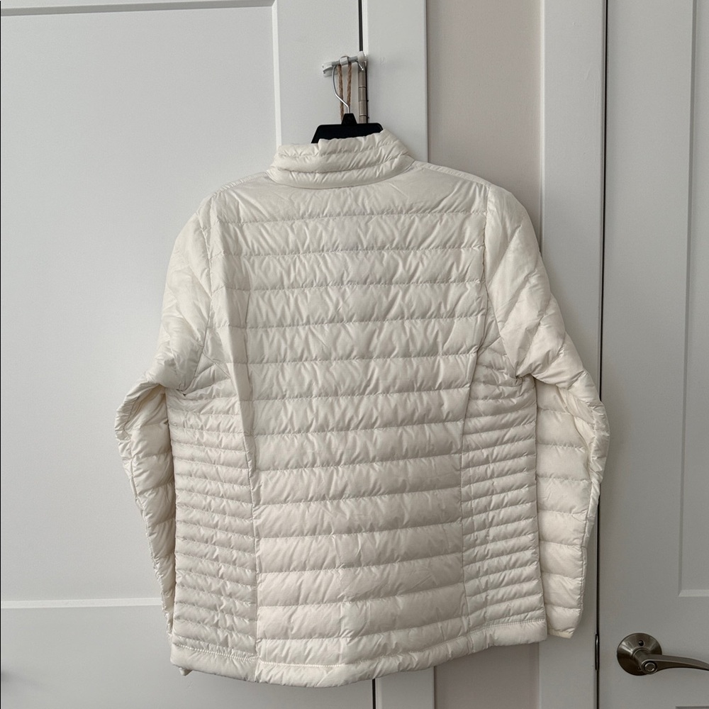 Patagonia Women's Cream Puffer Jacket - Picture 4 of 4
